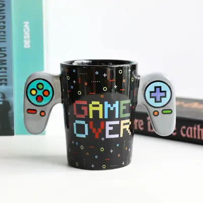 Šalica iTotal drške u obliku kontrolera Game over XL1923B-0