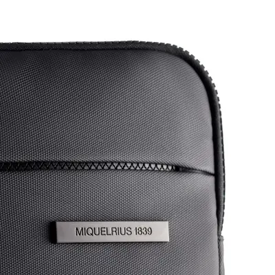 Zaštitna navlaka za prijenosno računalo Miquelrius crna 15" i 16" 39x29x3cm MR16985-5
